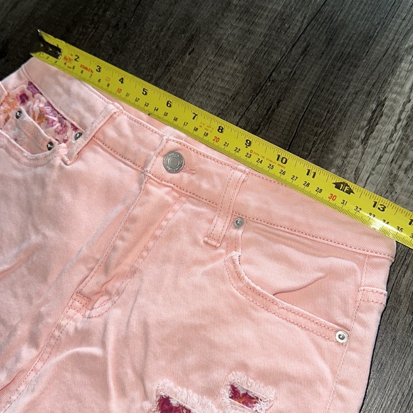 Time and Tru Women's High Rise Denim Shorts - Picture 7 of 9